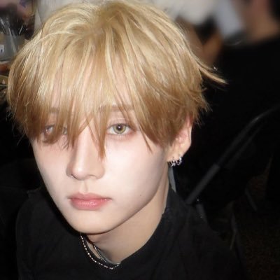 glassielune's profile picture. 