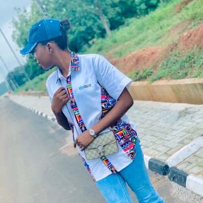 Tifeyekini5's profile picture. Student👩🏽‍🎓Hairstylist 💆🏽‍♀️💇🏽‍♀️ ZYN shea butter 🧈✨ music🎶 ❤️