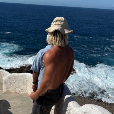 beachbandit_'s profile picture. Unhinged Vitality