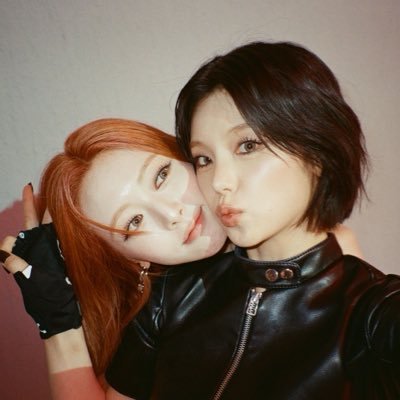 aesuzyj's profile picture. user @aesuzyj love hwang yeji