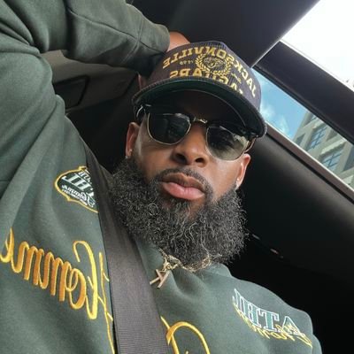 riatriotradio's profile picture. 