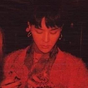 6EATLES's profile picture. 내버려둬 어차피 난 혼자였지 아무도 없어 다 의미 없어 사탕 발린 위로 따윈 집어 쳐 오늘밤은 삐딱하게