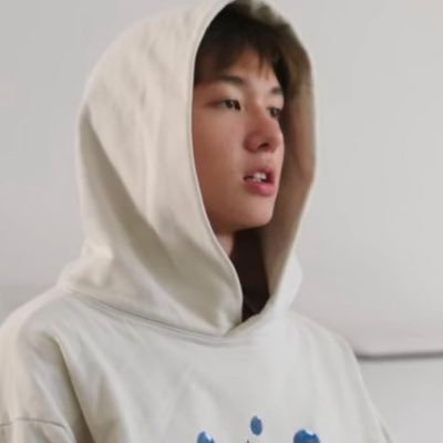 blitzkeirg's profile picture. No sun, no sky, 얼굴은 창백 all day.