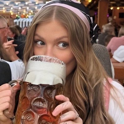 mucacomenta's profile picture. coerência nesse perfil? sério?