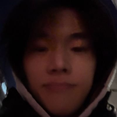 Lzhnns's profile picture. it's okay to be weird 🙃 //