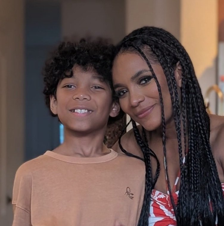 CrystalArtMill's profile picture. 