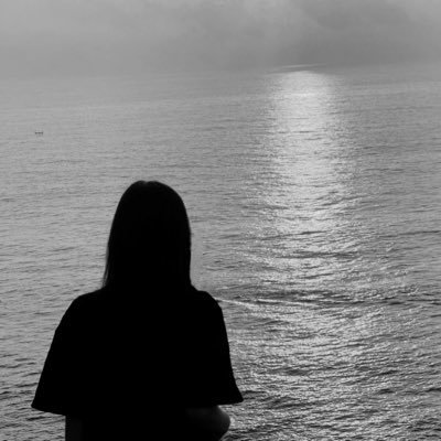 _qwe01's profile picture. Хүмүүс өөрчлөгддөг, мэдрэмж ч бас..