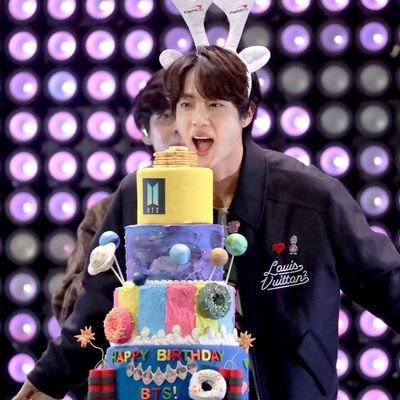 BTS6130704's profile picture. OT7 Army since late 2014. No solos/multis, I have nothing against them as far as they are respectful, just not interested in having them on my tl