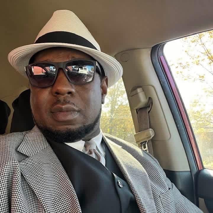 LloydRob44gvt's profile picture. 