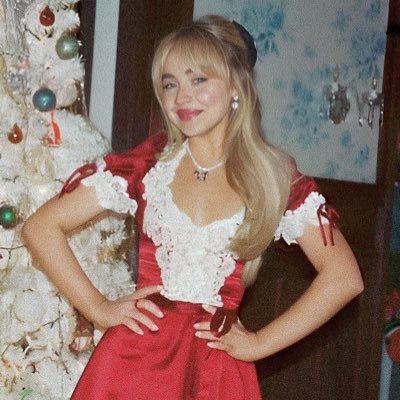 foreverrwnter's profile picture. taybrina stan - 17 🇬🇧