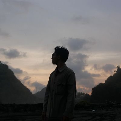 neconposcon's profile picture. biology nerd and like other things