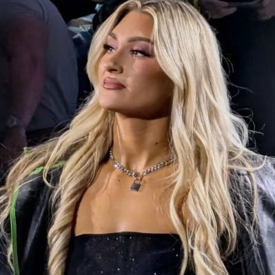 MyBodyYouCrave's profile picture. Barley stepping into the scene she’s already a legend. Soon enough everyone will know her name. ∕ PARODY of @Izzi_WWE.