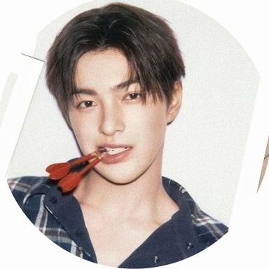 mecahin's profile picture. neon veins concrete dreams.