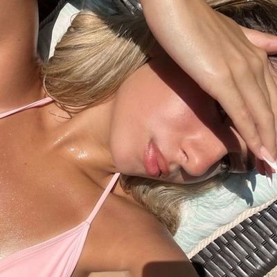 ludmila22__'s profile picture. 🖤