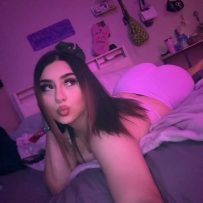 iluvvvvmarie's profile picture. 