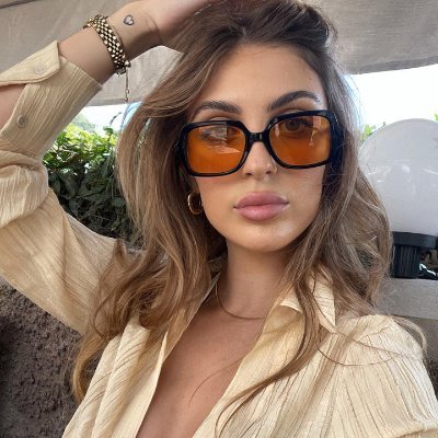 F8kk7XnE2Vr9kkz's profile picture. I love traveling and am looking forward to buying tickets to see Musk's spaceship. I also run a clothing design company and can accept custom clothing.