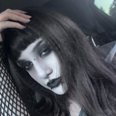 ElfieBrains's profile picture. 25 Earth Years || Ur friendly shapeshifting weirdo and naked urban explorer  || 18+, MDNI.