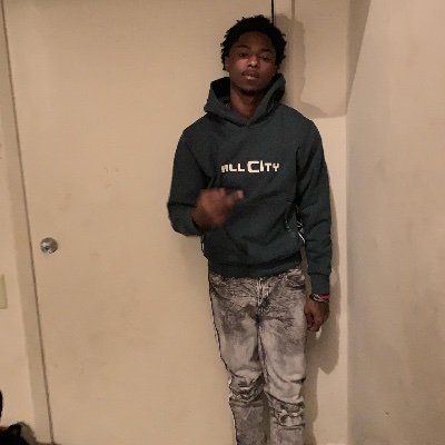 Mynameiiskhy's profile picture. 