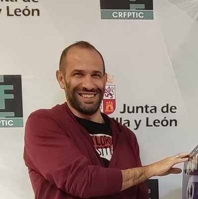 LDegazerin's profile picture. Padre, profesor y mal piloto en Magic.