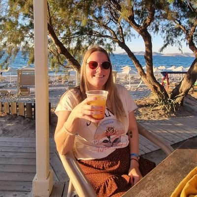 NurseonCoffee's profile picture. Hospital nurse 🩺, mom of two 👶👧, happily married ❤️. Metal in my ears ~ especially Epica & Blackbriar 🤘, coffee in my hand ☕, and always wearing a smile ✨