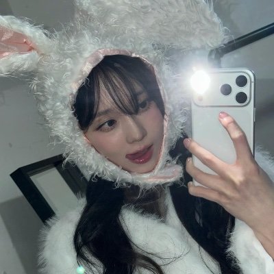 crimsonraini's profile picture. MOVED AND ARCHIVED.