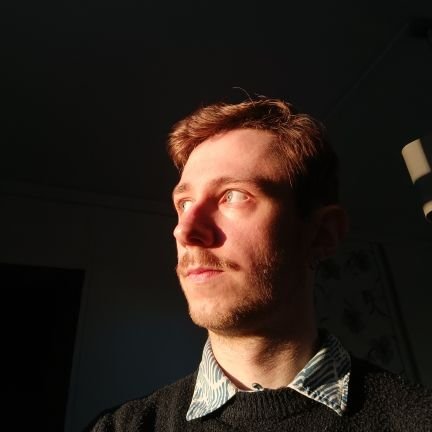 Bastostar23's profile picture. Semi-celebrité, business woman, future femme de médecin, artiste de Vaudeville hors pair et ex-chanteuse de piano-bar pour les malentendants