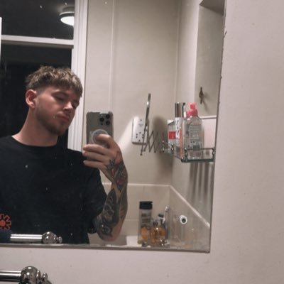 dizdoeee's profile picture. chillin