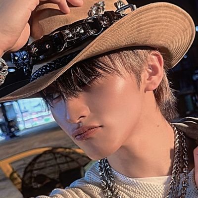 anythingforlmk's profile picture. 