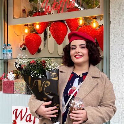 _simseksinem's profile picture. Karşılaştığın herkes hakkında hiçbir şey bilmediğin bir savaş veriyor, nazik ol, her zaman 🌸