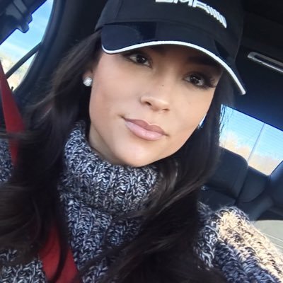 LoveRunandPray's profile picture. • riding waves sometimes • Philly sports • #GoBirds • marathoner x5 • 🖖