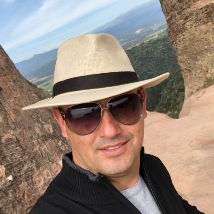 PeterMi36446006's profile picture. Fundador e Ceo da vida corporation: Investimento no seu futuro, construindo o amanhã.