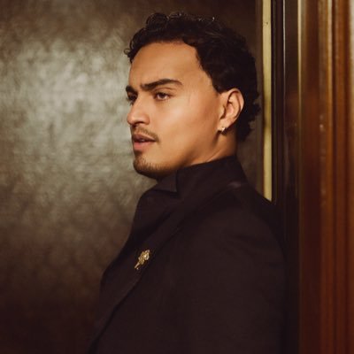 iamtonatiuh's profile picture. Professional Shapeshifter. Amateur Human. Molina in #kissofthespiderwoman 🧣 https://t.co/80sW2UGyx6