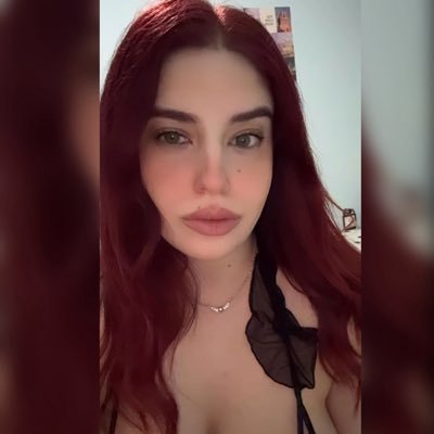 redbaddieee's profile picture. main @thebestrred