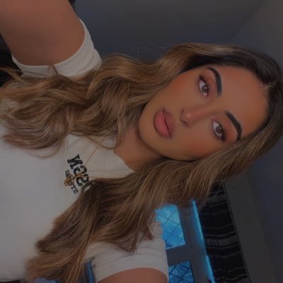 anjxee's profile picture. 