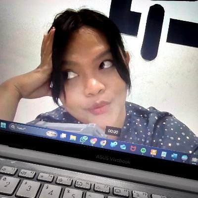 liberalartsc's profile picture. i dont tweet a lot, so you might find this acc boring and im no offense ;)