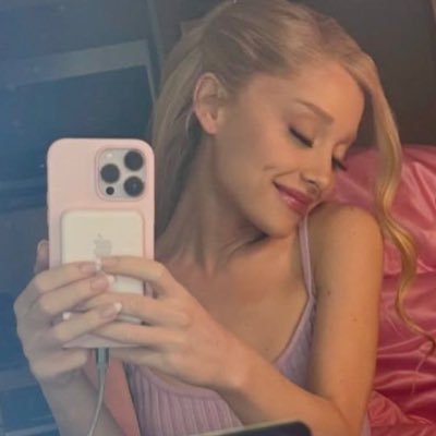 gelphieyuri's profile picture. pink goes good with green