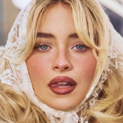 hexenqueen's profile picture. She/her