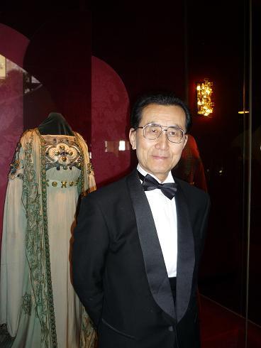 Medical Dr.in JAPAN / Bureaucrat of Justice Ministry before / Trip to Europe and N.Y. for opera / Canada for ski.