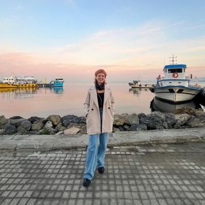 _cerenavsar_'s profile picture. okur📚yazar✏️nöroçeşitli🧠vegan🌱queer🌈