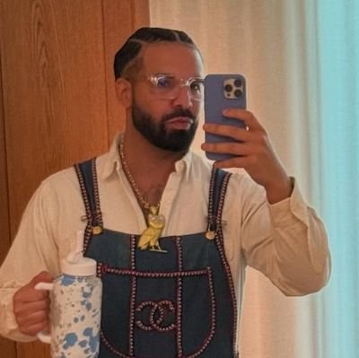 heisnaaza_'s profile picture. monie hunter 💵🏹