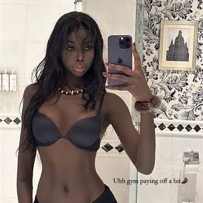 YourrBlackQueen's profile picture. 