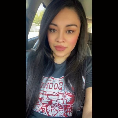 OUkristi's profile picture. OU Twitter’s unapologetic, foul mouth sweetheart. Love all things University of Oklahoma. #BoomerSooner☝️| #ThunderUp | #WeAreTheKrewe (via Baker)