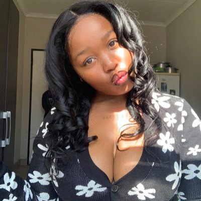 a_mtyebisa's profile picture. IG: itz_deesse أحب نفسك أولا💗