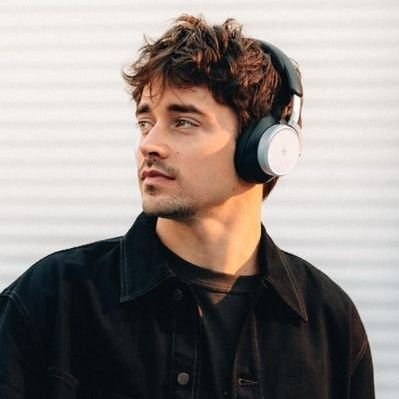 Aagaz__'s profile picture. safar khoobsurat hai manzil se bhi..!