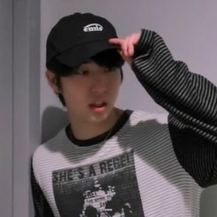 gloomxparx's profile picture. 🐶🐰🐿  || Dm me for embroidery orders ♡