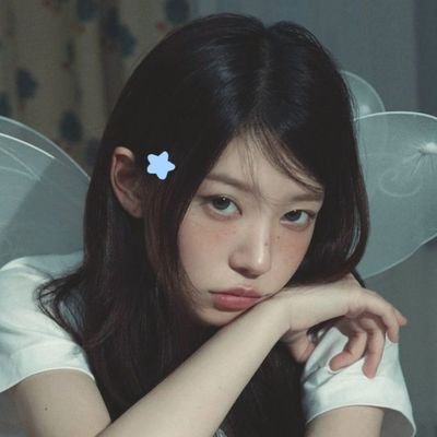 gardenite's profile picture. ˖⋆࿐໋ a base de doses homeopáticas de realidade