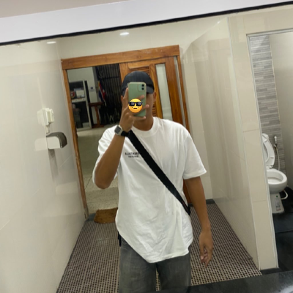 bat1679800's profile picture. 