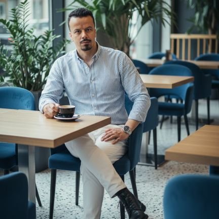 ChemsMaster's profile picture. أعرض عن الجاهل السفيهِ
 فكل ما قال فهو فيهِ
ما ضرّ نهر الفرات يوماً
 إن خاض بعض الكلاب فيهِ