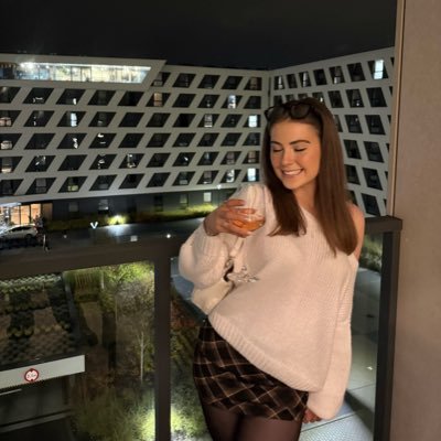 lozh111_'s profile picture. mags but also 🤍🌷🦢🥂🪩🎀☁️✨