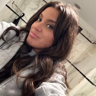 MarciSilfrain's profile picture. I press buy and sell all day. 🇺🇸 🇮🇹 I identify as a comedian trapped in a Wall Street Trader’s body.